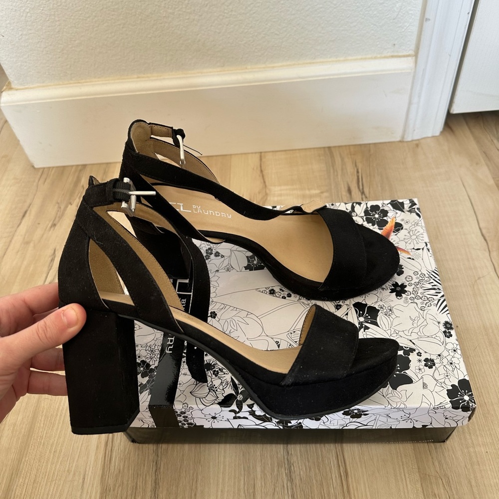 Black Chinese laundry heels like new size 9 go on sandal